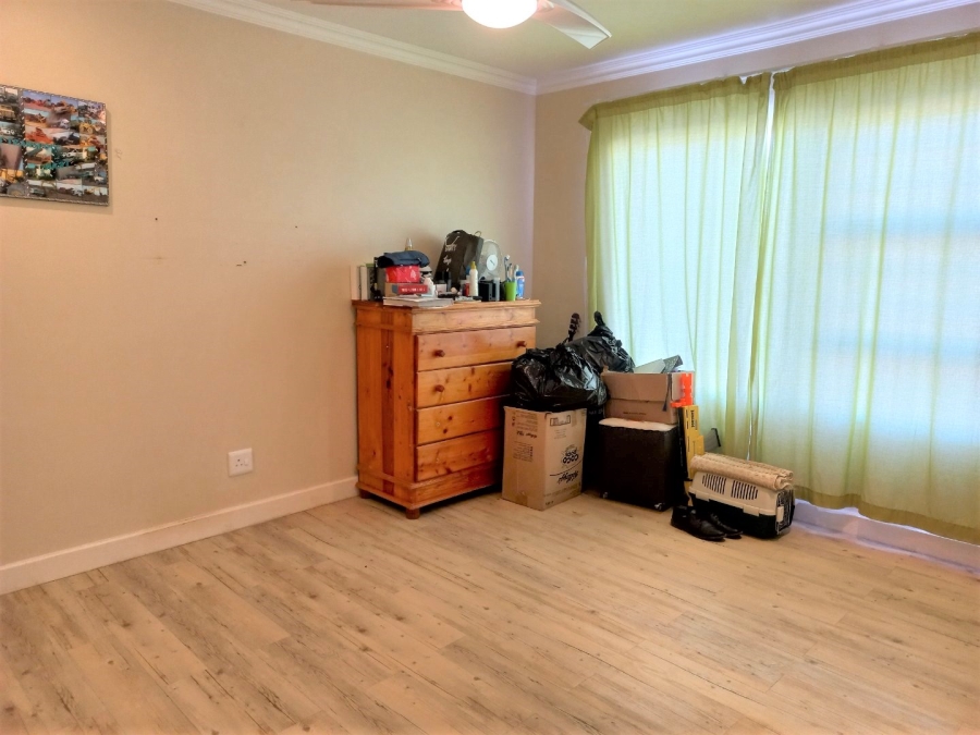 To Let 4 Bedroom Property for Rent in Kidds Beach Eastern Cape